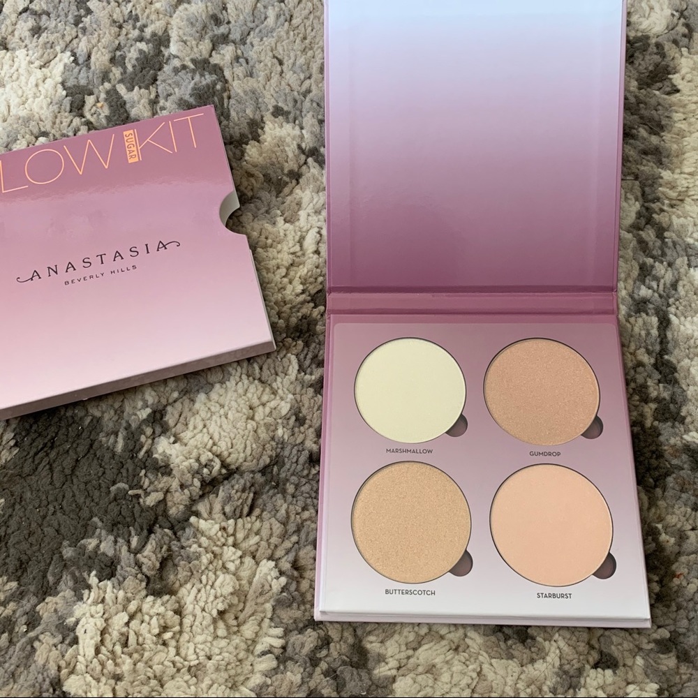 New glow kit sugar highlighter bronzer